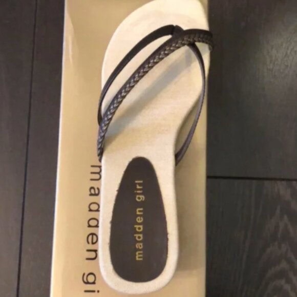 Madden Girl Low Wedge Heel Thong-Sandal Sz 7.5 Brown Bronze #267L - Picture 4 of 8